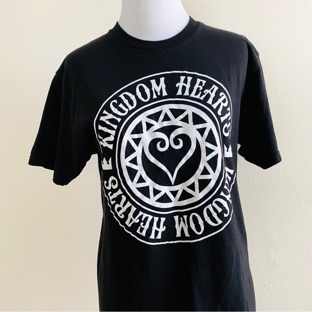 DISNEY Kingdom Hearts Black Small T-Shirt Circled Heart Design Unisex Cotton
